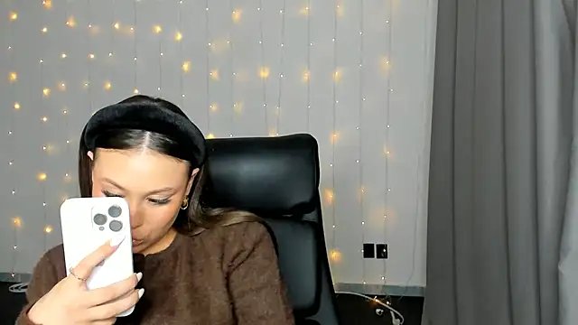 Snapshot of ArnitaAsma chatting on December 18, 2025, 3:51 pm ArnitaAsma online show from December 18, 2025, 3:51 pm