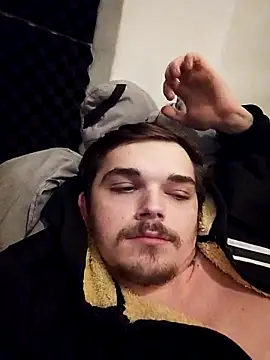 Snapshot of Lblee04 chatting on December 17, 2025, 7:53 pm Lblee04 online show from December 17, 2025, 7:53 pm