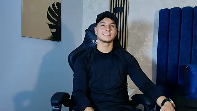 Noah Clarkk online show from May 14, 2026, 5:42 pm