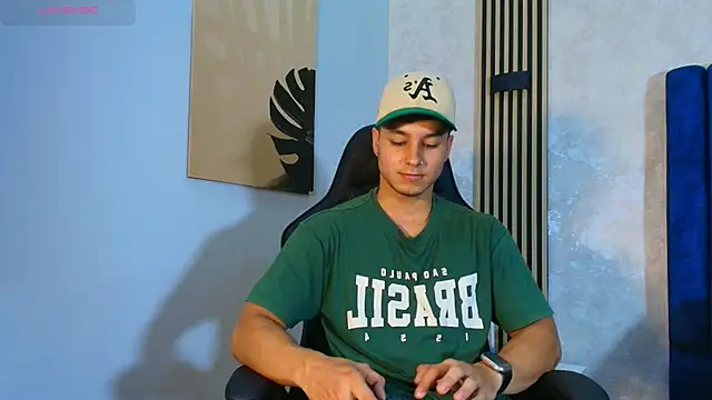 Noah Clarkk online show from May 15, 2026, 5:42 pm