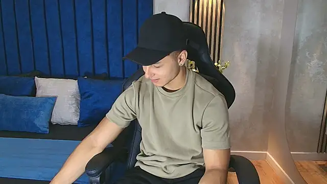 Noah Clarkk online show from June 23, 2026, 5:44 pm