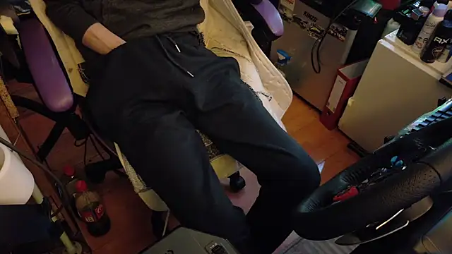 Gay-Versaut online show from March 14, 2026, 6:02 pm