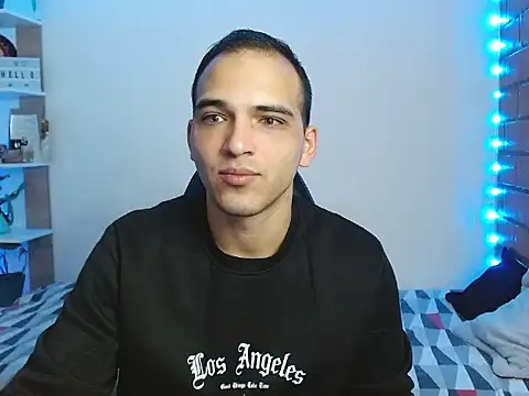 Snapshot of MaaX2330 chatting on December 18, 2025, 2:34 pm MaaX2330 online show from December 18, 2025, 2:34 pm