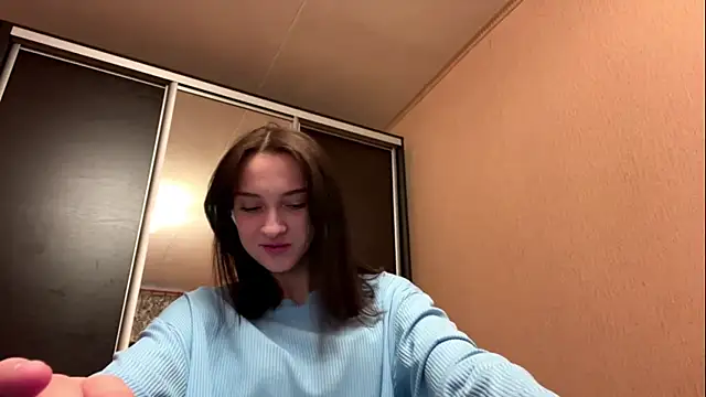 Snapshot of TinyLisa chatting on December 21, 2025, 6:53 am TinyLisa online show from December 21, 2025, 6:53 am