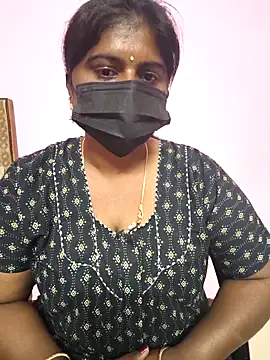 Snapshot of blackqueen-tamil chatting on December 18, 2025, 3:07 pm blackqueen-tamil online show from December 18, 2025, 3:07 pm