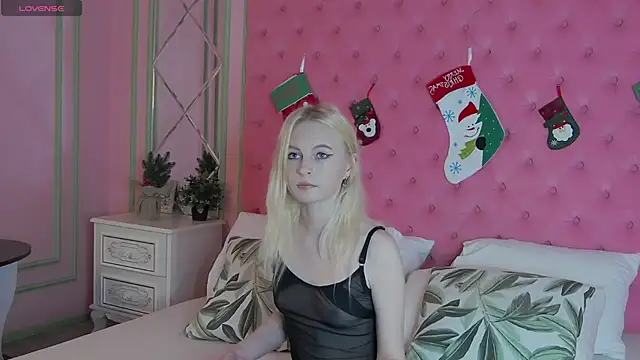 DaphneLewis online show from December 21, 2025, 1:18 pm