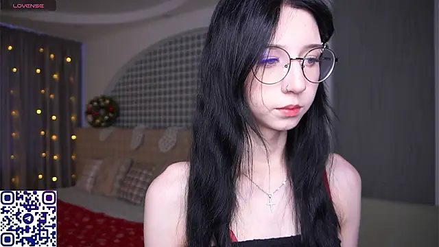 DeliaLoma online show from January 16, 2026, 5:44 am