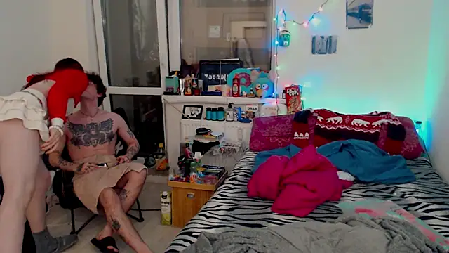 Snapshot of MaryJane_x_Peter chatting on December 19, 2025, 2:02 pm MaryJane x Peter online show from December 19, 2025, 2:02 pm