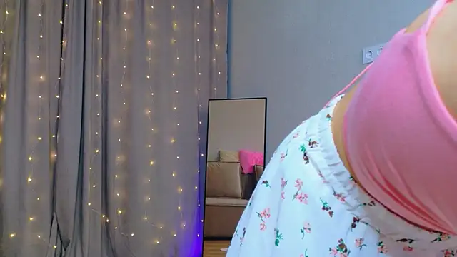 MidnightLily  online show from December 22, 2025, 2:52 am