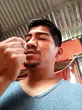 Snapshot of MR_OSMAR chatting on December 21, 2025, 4:14 pm MR OSMAR online show from December 21, 2025, 4:14 pm