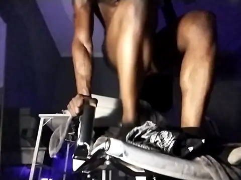 Snapshot of Cantgetenough0069 chatting on March 4, 2026, 2:39 am Cantgetenough0069 online show from March 4, 2026, 2:39 am