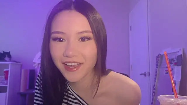 luvvivii online show from March 10, 2026, 12:59 am