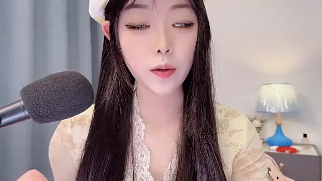 smalldaisy online show from April 24, 2026, 2:47 am