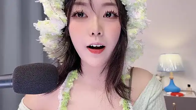 smalldaisy online show from April 28, 2026, 2:27 am