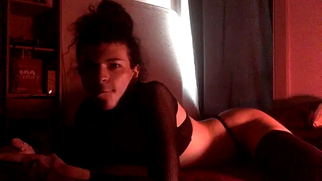 Snapshot of TheHellebora chatting on December 19, 2025, 1:29 pm TheHellebora online show from December 19, 2025, 1:29 pm