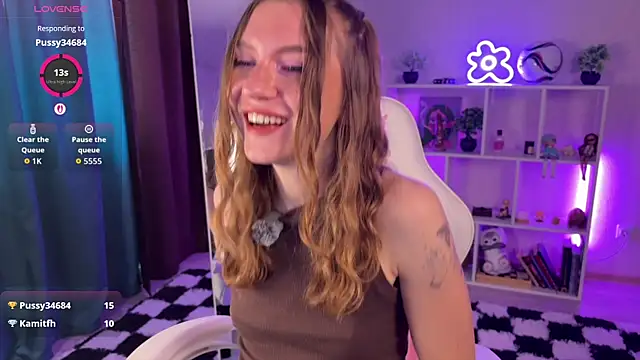 Snapshot of KellySunn chatting on July 17, 2026, 8:10 am KellySunn online show from July 17, 2026, 8:10 am