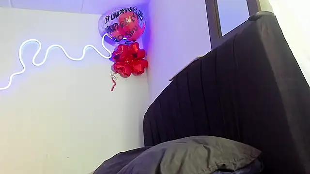 Lili Evanss online show from March 13, 2026, 6:25 pm