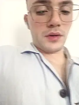 Snapshot of luke25bwc chatting on December 23, 2025, 5:49 am luke25bwc online show from December 23, 2025, 5:49 am