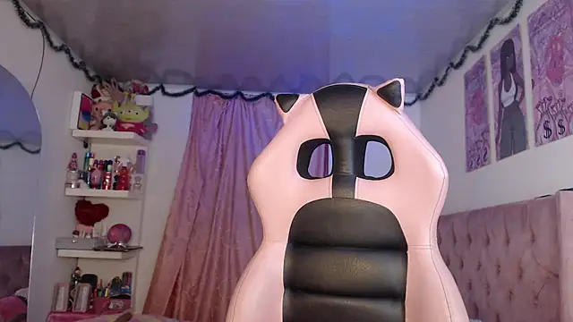 Snapshot of violett_brown9 chatting on June 15, 2026, 6:59 am violett brown9 online show from June 15, 2026, 6:59 am
