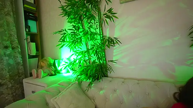 HappyLisa online show from March 17, 2025, 7:46 am