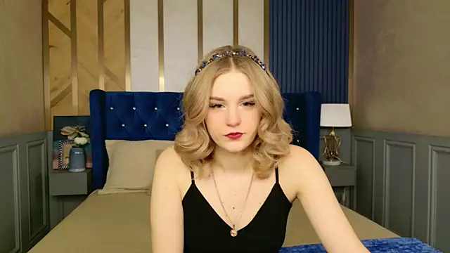 Molly Voss online show from March 13, 2026, 5:47 am