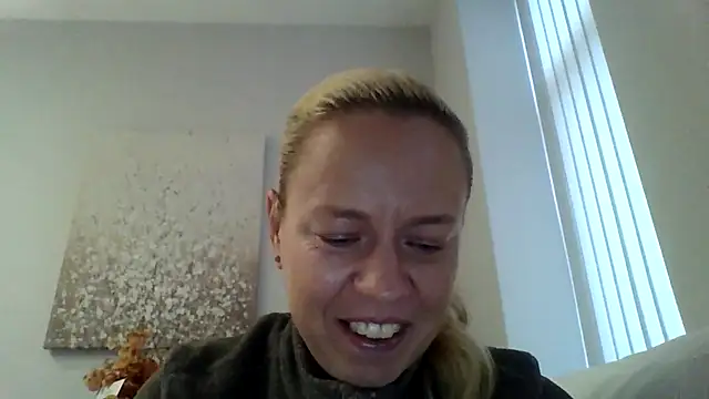 jennyblondeuk online show from March 22, 2026, 5:49 pm