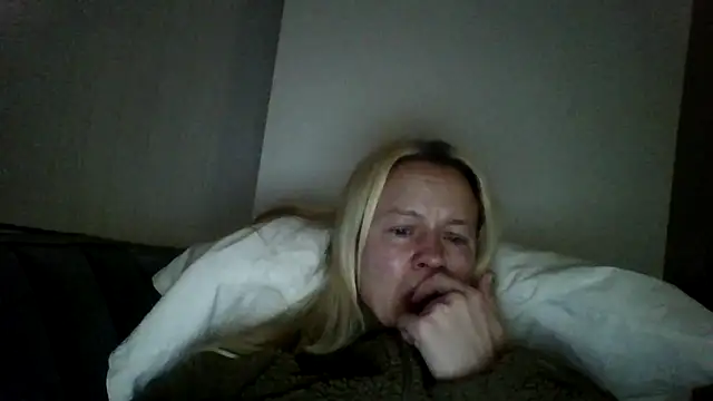 jennyblondeuk online show from March 23, 2026, 10:58 pm