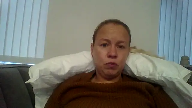 jennyblondeuk online show from March 29, 2026, 6:19 pm