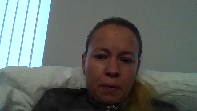 jennyblondeuk online show from March 30, 2026, 5:47 pm