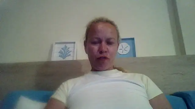 jennyblondeuk online show from April 30, 2026, 8:57 pm