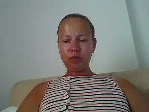 Snapshot of jennyblondeuk chatting on June 12, 2026, 5:34 pm jennyblondeuk online show from June 12, 2026, 5:34 pm