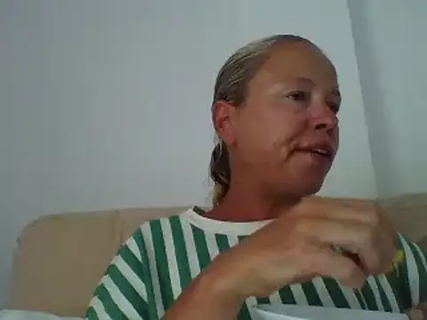 Snapshot of jennyblondeuk chatting on June 13, 2026, 4:16 pm jennyblondeuk online show from June 13, 2026, 4:16 pm