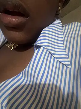 Snapshot of amorasecy chatting on May 18, 2026, 4:02 pm amorasecy online show from May 18, 2026, 4:02 pm