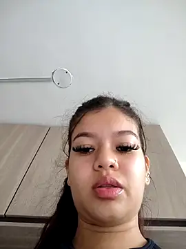 Snapshot of Arimonroee chatting on April 16, 2026, 6:09 pm Arimonroee online show from April 16, 2026, 6:09 pm