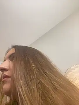 Snapshot of AliceAlicee chatting on December 21, 2025, 1:07 pm AliceAlicee online show from December 21, 2025, 1:07 pm