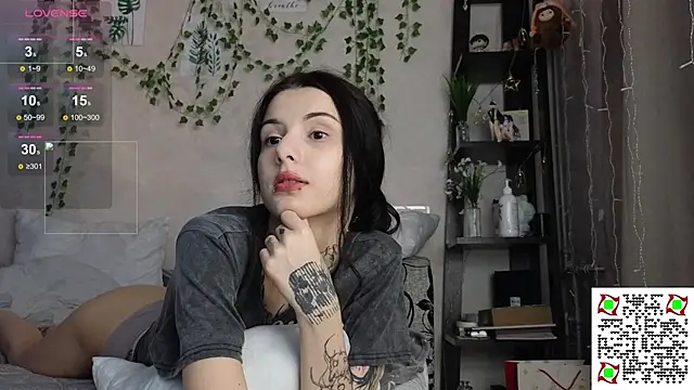 Snapshot of LeonaHinnes chatting on January 11, 2026, 1:49 pm LeonaHinnes online show from January 11, 2026, 1:49 pm