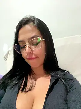 jujuarantes  2026 online show from January 17, 2026, 10:13 pm