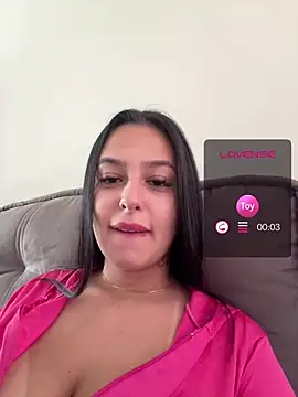 Snapshot of jujuarantes__2026 chatting on June 8, 2026, 2:17 pm jujuarantes 2026 online show from June 8, 2026, 2:17 pm