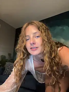 Snapshot of miamiamuse chatting on June 1, 2026, 8:21 pm miamiamuse online show from June 1, 2026, 8:21 pm