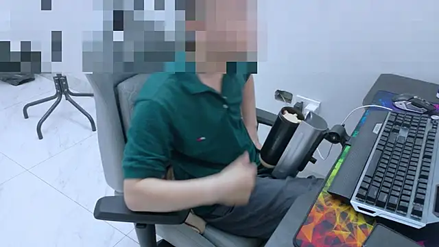 Snapshot of -_kur_- chatting on June 2, 2026, 2:08 pm - kur - online show from June 2, 2026, 2:08 pm