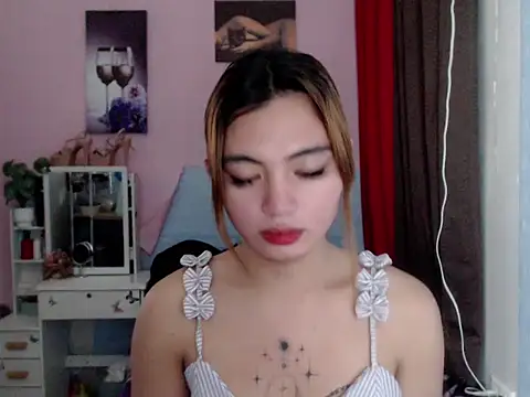 Snapshot of petite21gomez chatting on December 21, 2025, 8:54 am petite21gomez online show from December 21, 2025, 8:54 am