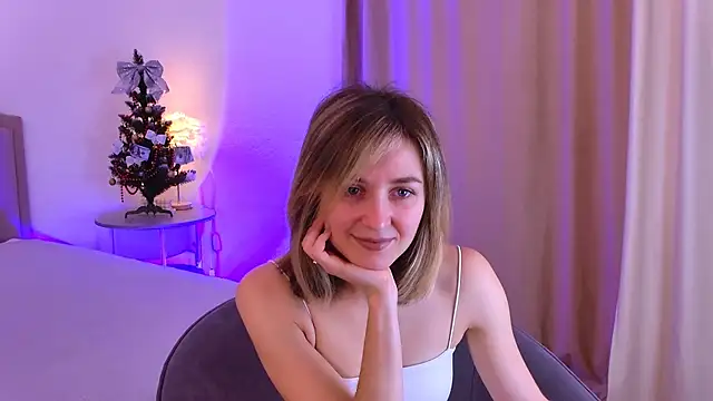 EmeraldGlow online show from January 7, 2026, 2:41 pm