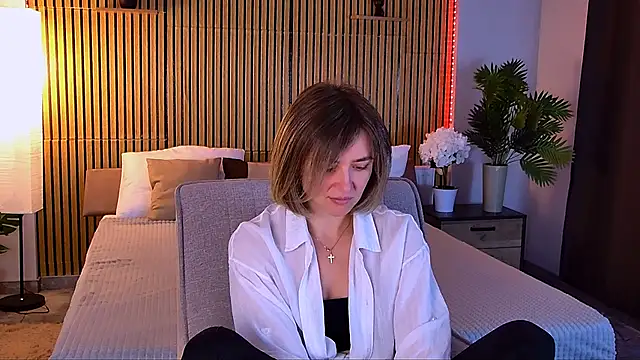 EmeraldGlow online show from May 2, 2026, 2:33 pm