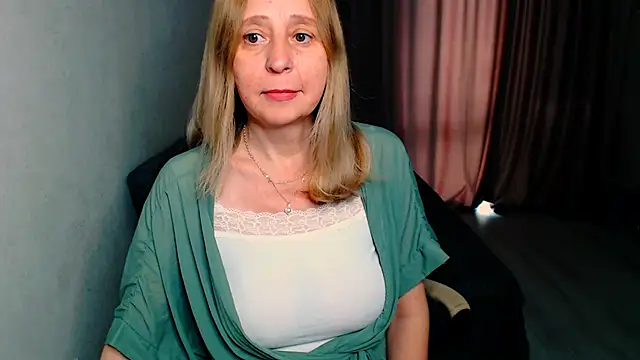 Snapshot of MiLenaMilf chatting on May 17, 2026, 6:55 am MiLenaMilf online show from May 17, 2026, 6:55 am