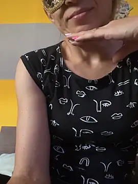 Snapshot of SexyMamiVee chatting on June 15, 2026, 3:14 pm SexyMamiVee online show from June 15, 2026, 3:14 pm