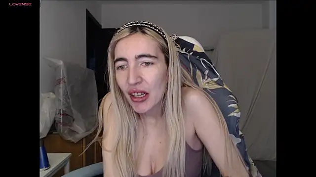 Snapshot of BarbieBlondieGirl chatting on May 18, 2026, 2:12 pm BarbieBlondieGirl online show from May 18, 2026, 2:12 pm