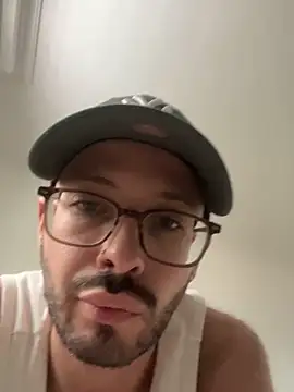 Snapshot of Versatilpollon22 chatting on December 22, 2025, 12:24 pm Versatilpollon22 online show from December 22, 2025, 12:24 pm