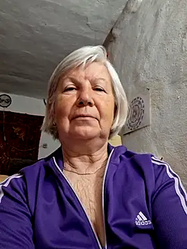 KlaudiaDarling online show from April 28, 2026, 12:09 am
