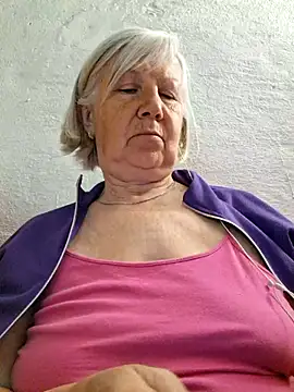 KlaudiaDarling online show from June 3, 2026, 2:08 pm