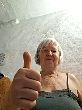 KlaudiaDarling online show from July 8, 2026, 2:21 pm